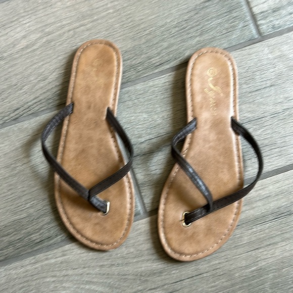 Iynx flip flops - Picture 1 of 4